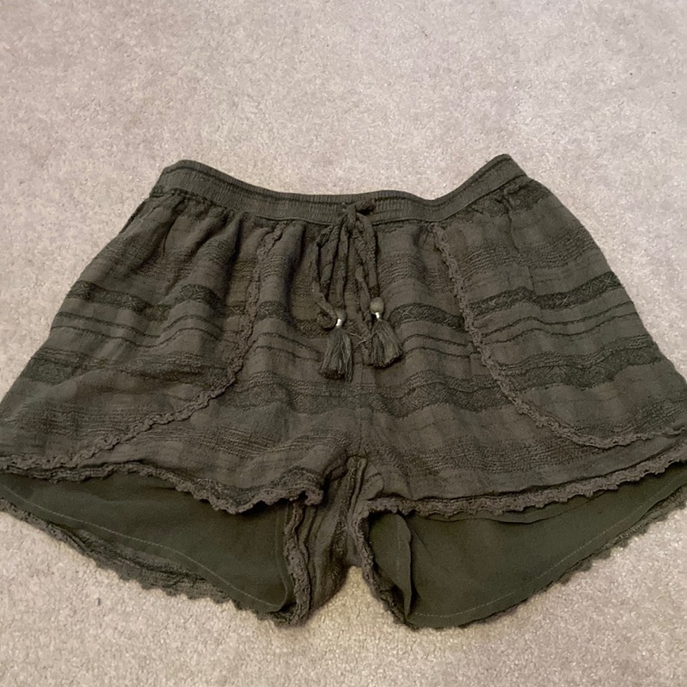 American Eagle Outfitters green shorts